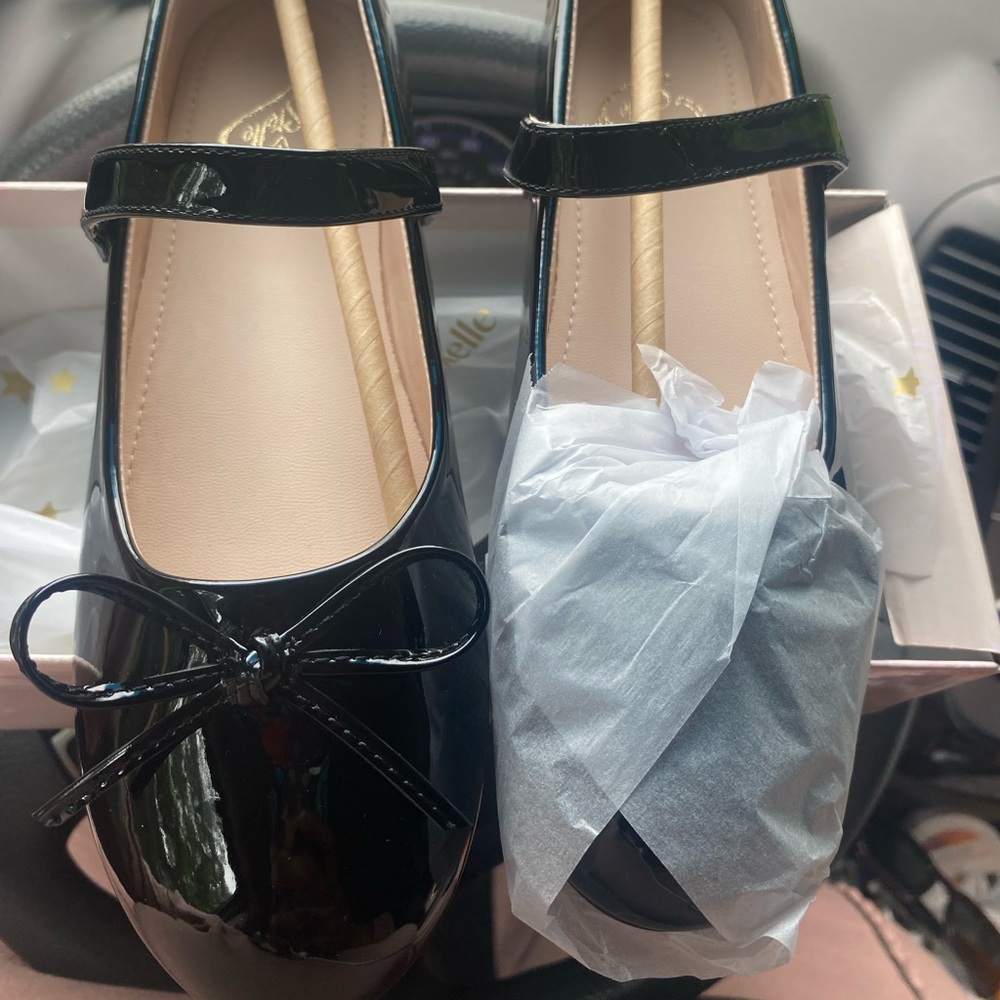 Elegant Black Patent Leather Mary Jane Shoes
